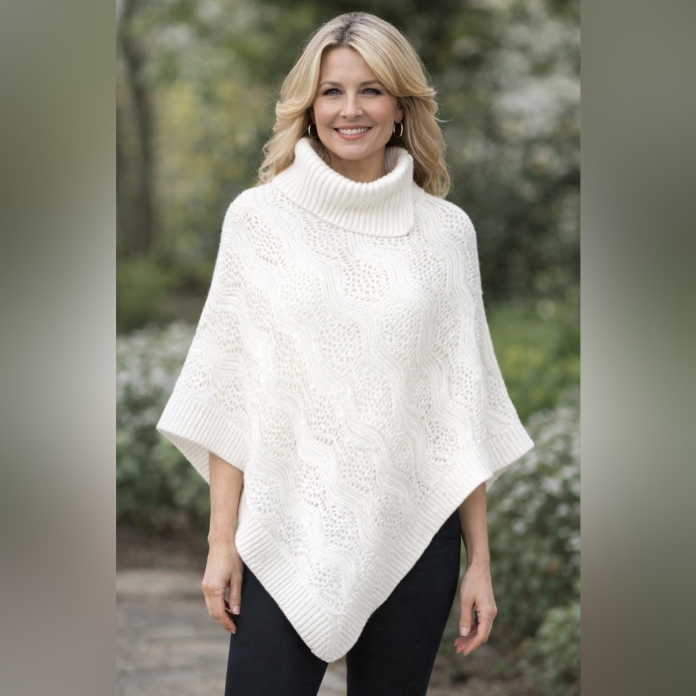 Chico’s Sparkle Sequin Stitch Triangle Poncho Antique White S/M   NWT
